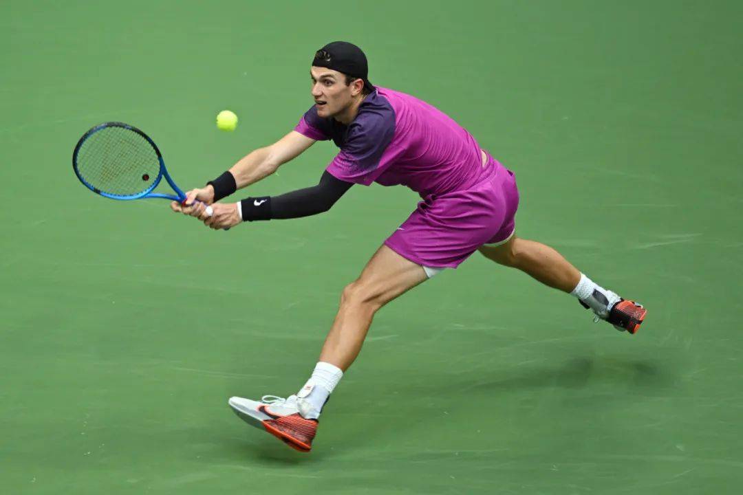 她已较少出 她已较少出